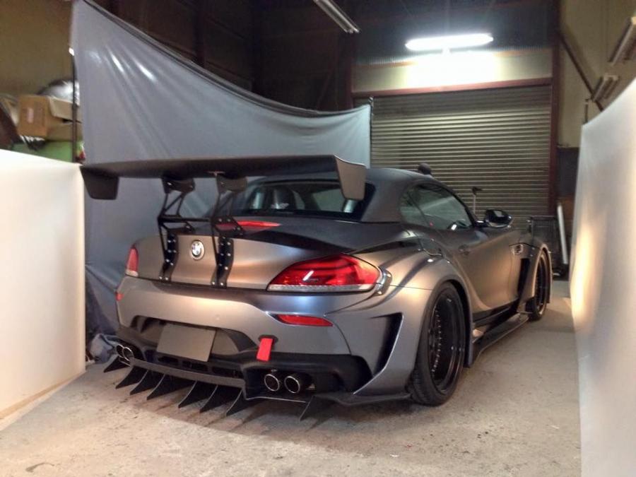  BMW Z4 by Varis 2015 года  (фото 2 из 8)